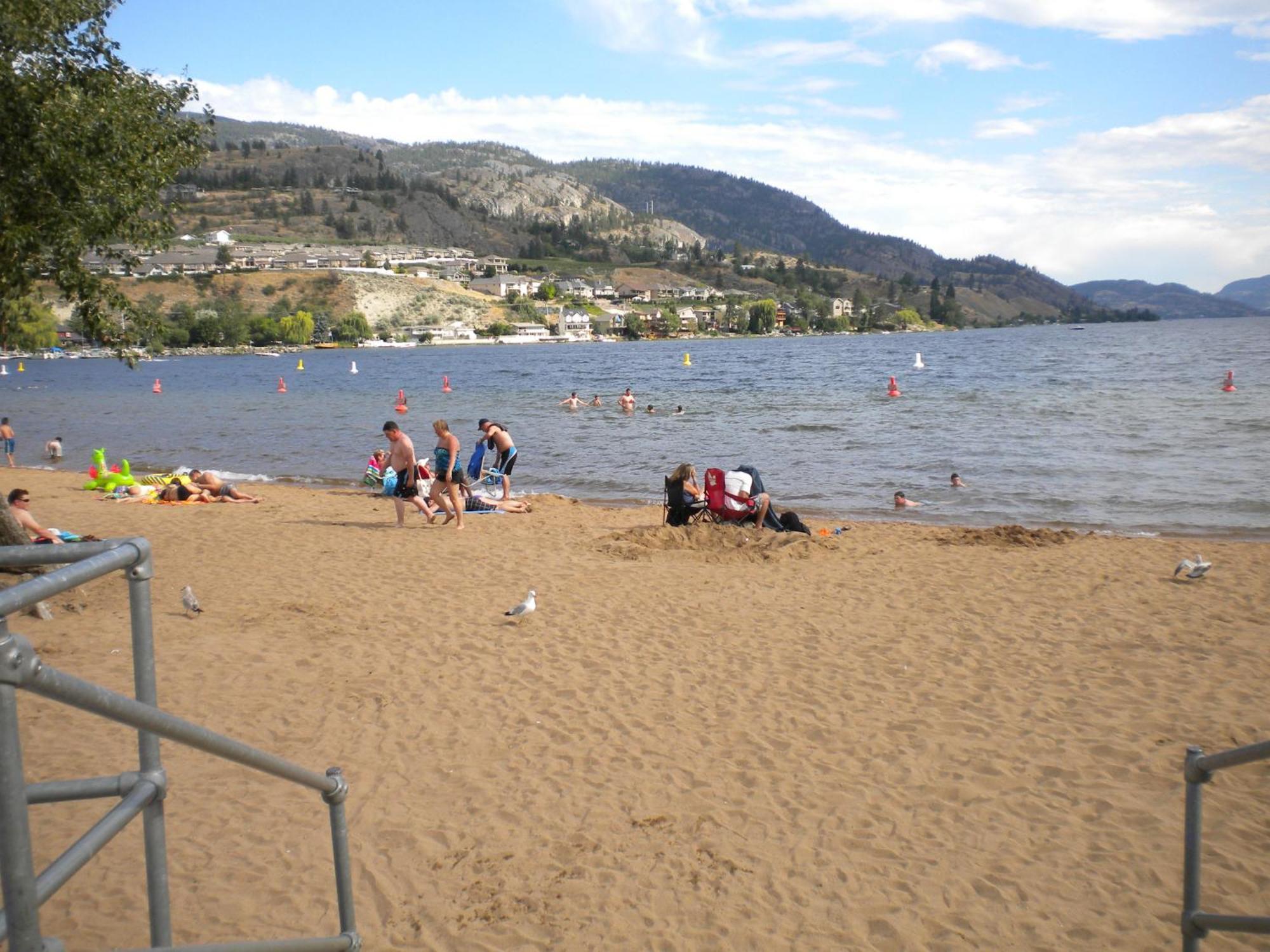Holiday House Motel Penticton Exteriör bild
